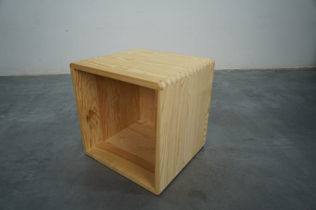 Hocker Ulrike (Seitenansicht)